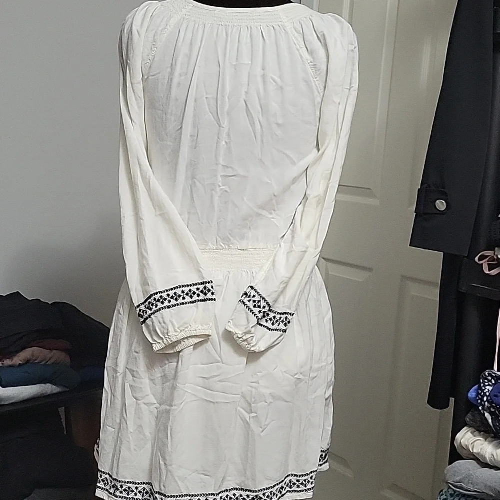 5/$20**XS Dynamite White With Black Embroidery Long Sleeve Dress - Picture 2 of 6